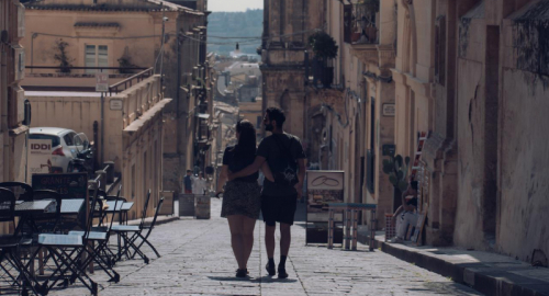 Il fenomeno dell'emigrazione giovanile dalla Sicilia: le motivazioni dietro la scelta